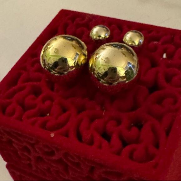 ⚜️3 for $30⚜️ Vintage Double Sided Gold Tone Ball Stud Earrings - Picture 3 of 12